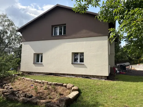 Boční pohled na chatu