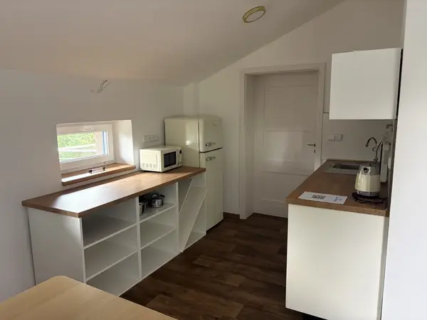 Apartmán 2 – kuchyň s jídelním koutem