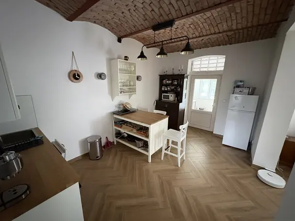Barové posezení ve společenské místnosti